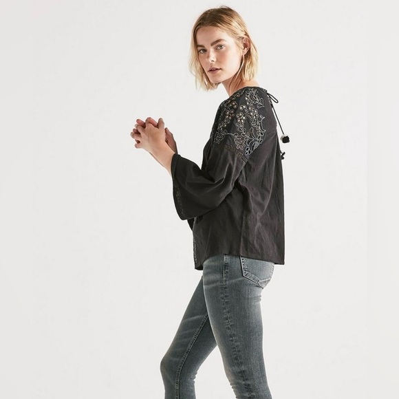 Lucky Brand Cut Out Peasant Top Size Small - Picture 3 of 6